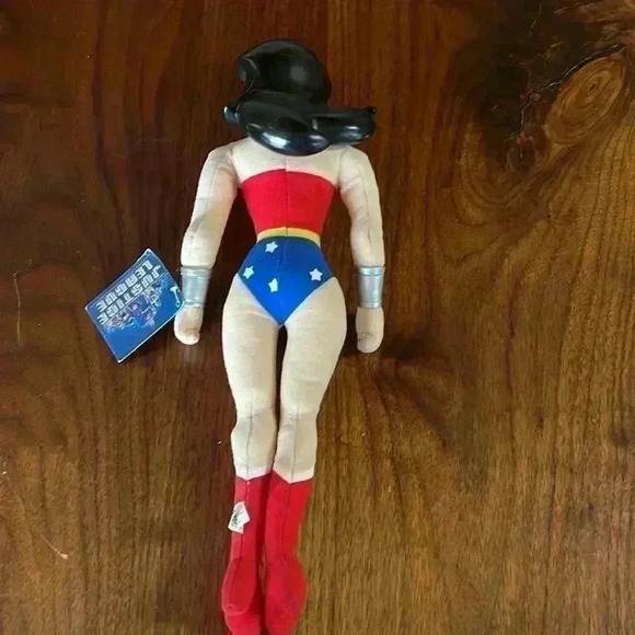Wonder woman plastic figure plush doll. - Picture 6 of 9